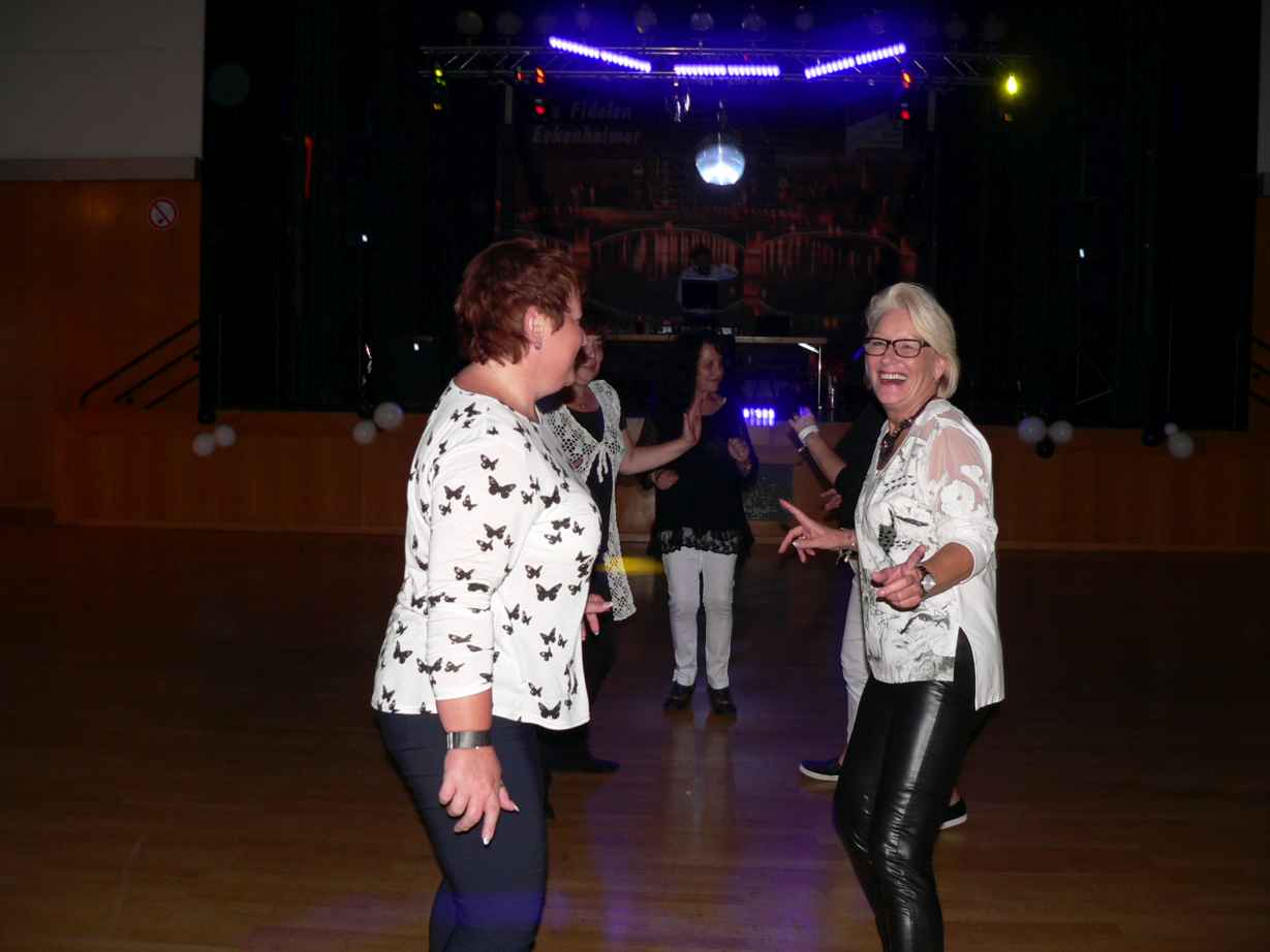 black-white-party-2015-012.jpg
